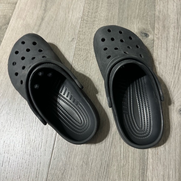 Youth black crocs - Picture 4 of 9